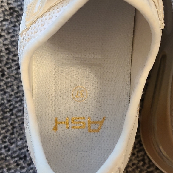 Shoes(sold) - Picture 4 of 9